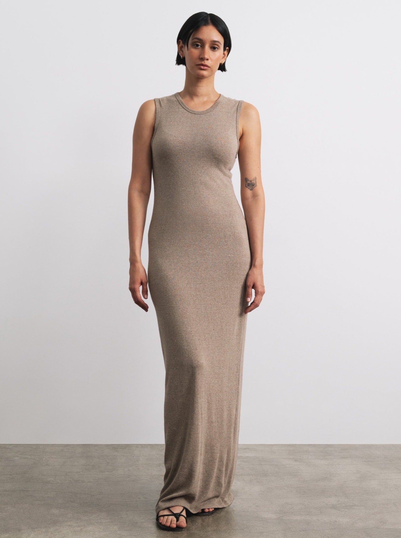 Geylar bir-birining kokrak uchlarini chimchishadi Erotik jinsiy kobra