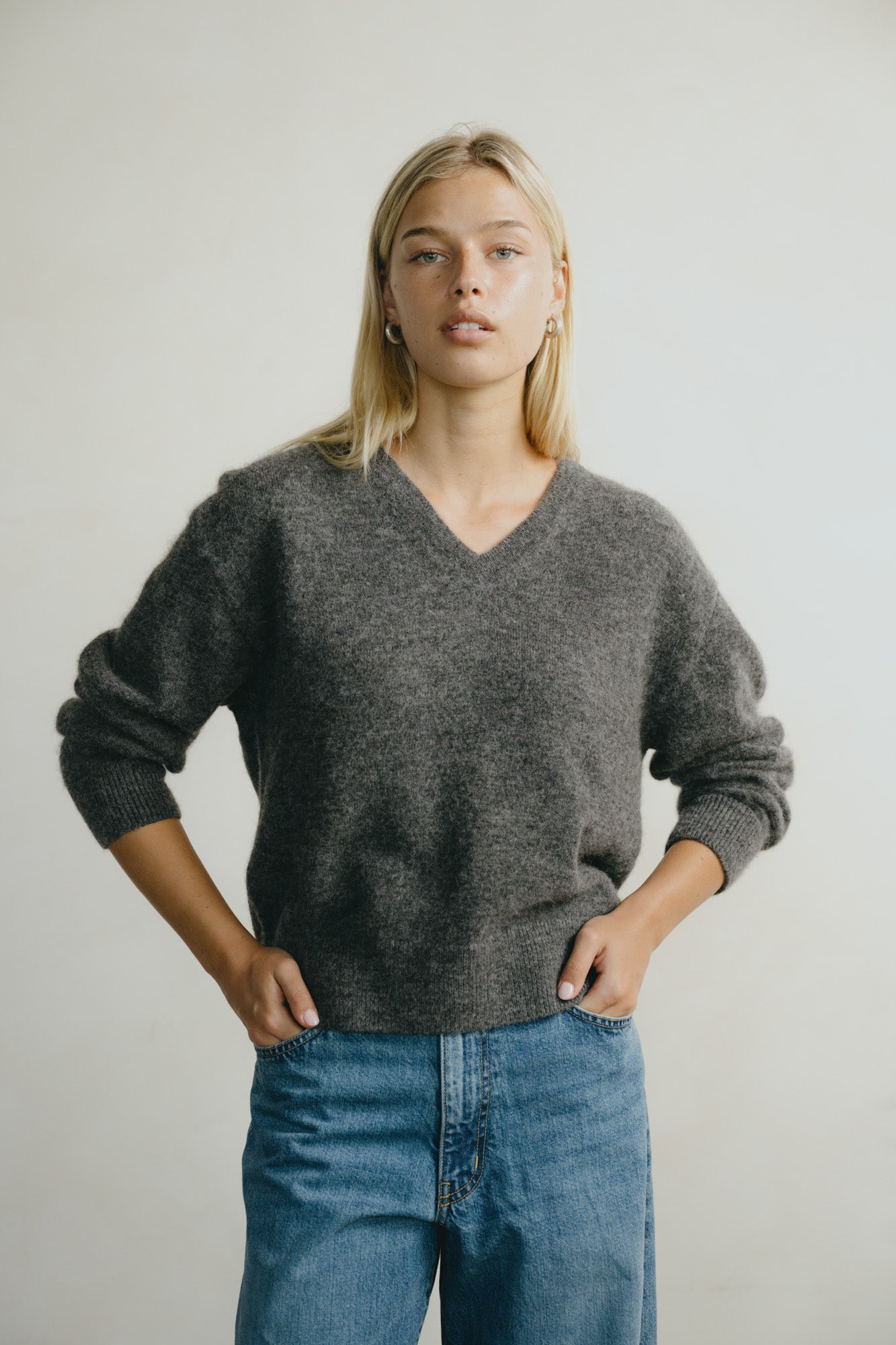 Alejo V-Neck, Midweight Alpaca Blend, Dark Grey