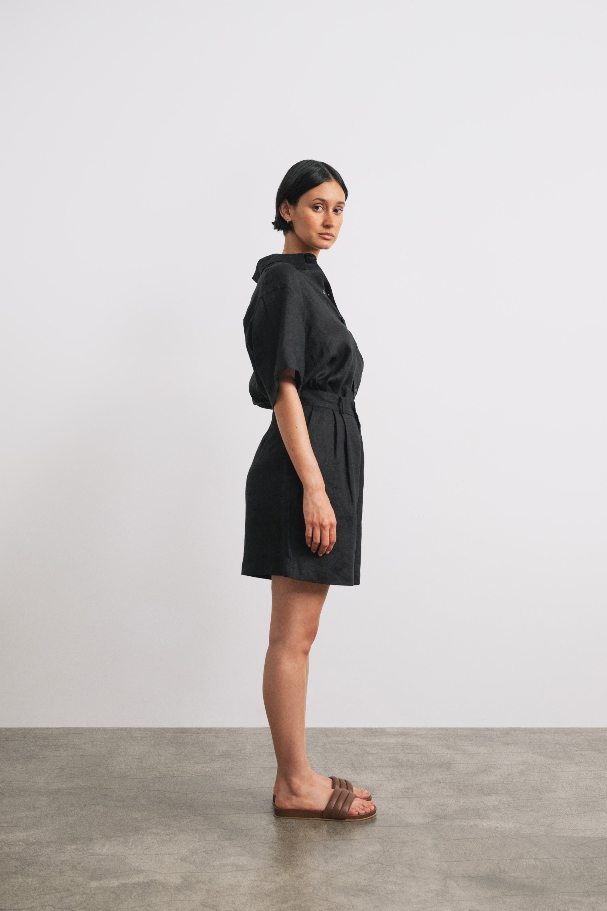 Pfeiffer Short, Laundered Linen, Black | OZMA