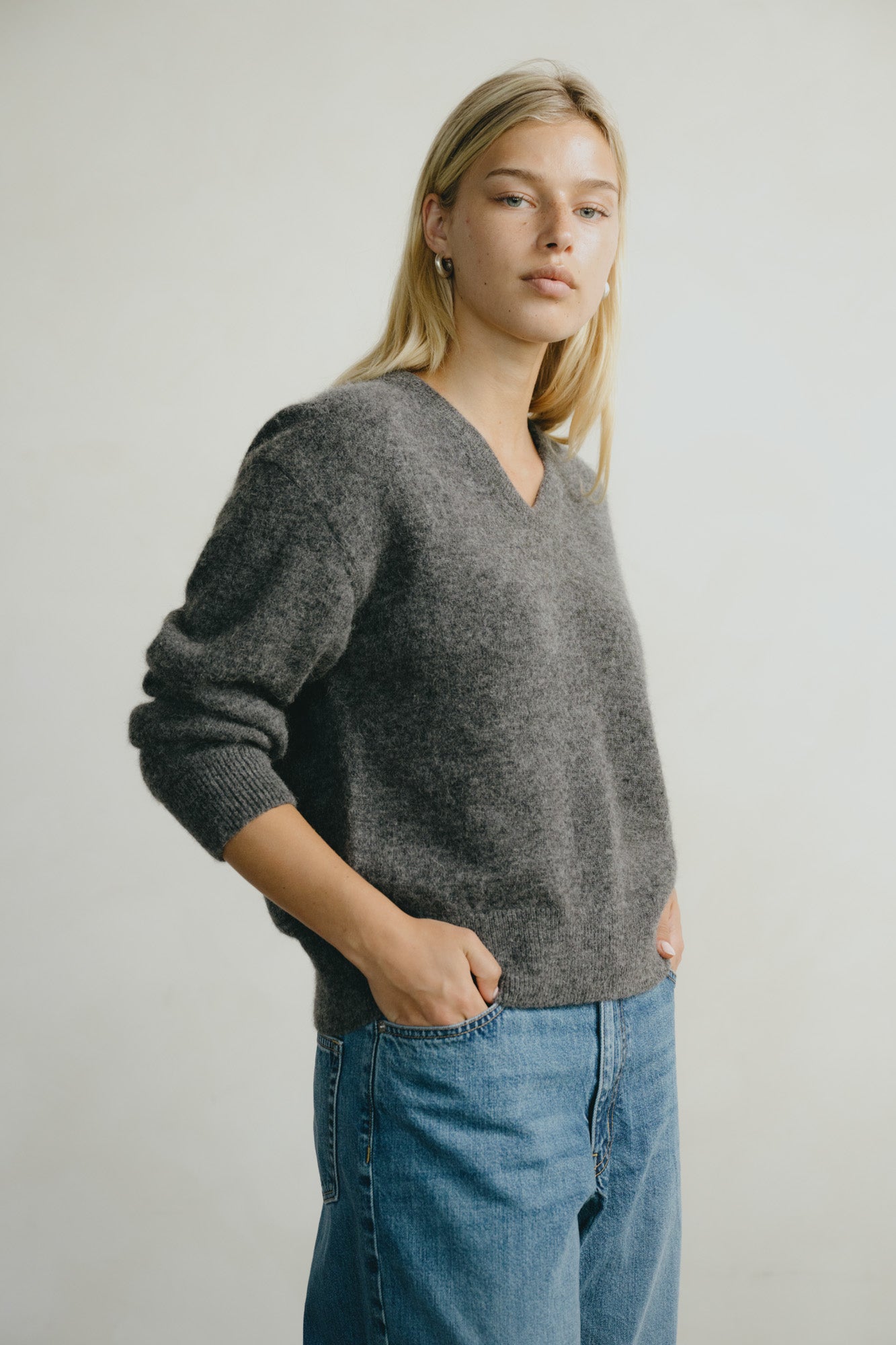 Alejo V-Neck, Midweight Alpaca Blend, Dark Grey